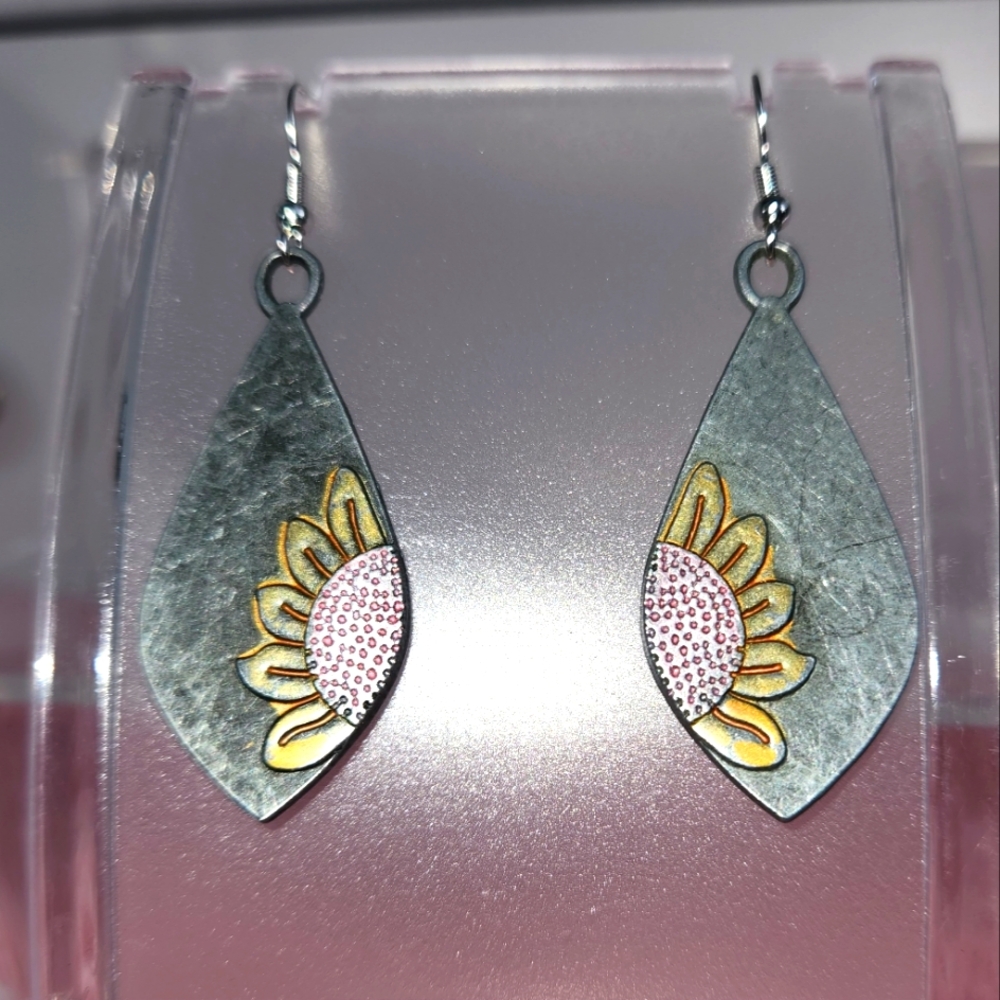 Bohemian style sunflower metal earrings! NwOT! (R38)